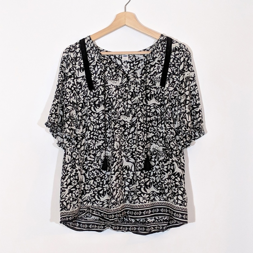 OLD NAVY Flutter Sleeve Woodland Print Tassel Top